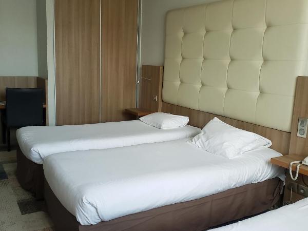 Kyriad Hotel Tours Centre : photo 2 de la chambre - 3 lits simples