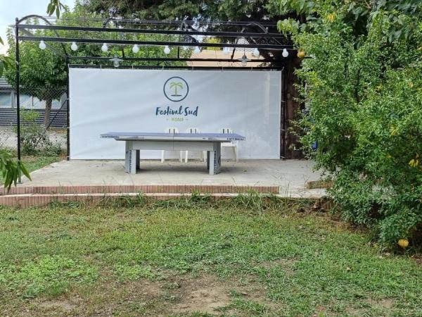 Le Gîte du Festival Sud Aqua - Avignon TGV : photo 7 de la chambre appartement - vue sur jardin