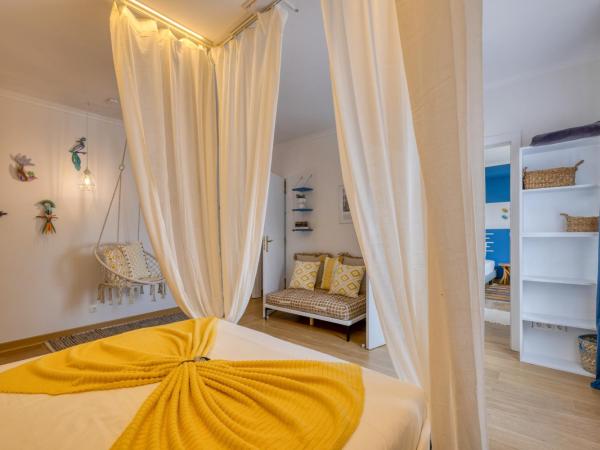 Pillows Peniche B&B : photo 3 de la chambre chambre double avec salle de bains privative