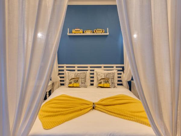 Pillows Peniche B&B : photo 4 de la chambre chambre double avec salle de bains privative