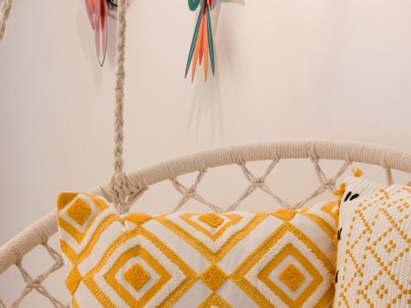 Pillows Peniche B&B : photo 9 de la chambre chambre double avec salle de bains privative