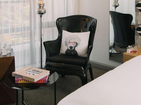 QT Canberra : photo 2 de la chambre chambre lit king-size qt