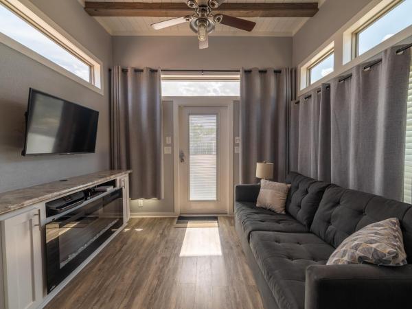 Tiny Upscale Resort Home : photo 3 de la chambre mobile home