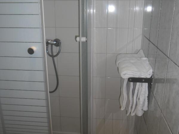 Hipotel Paris Montmartre Gare du Nord : photo 3 de la chambre chambre simple