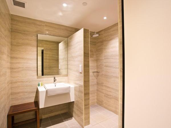 Ambassador Transit Lounge Terminal 2 : photo 8 de la chambre nap room and lounge use + free meals (common shower & toilet) check-in 2pm & check-out 12pm