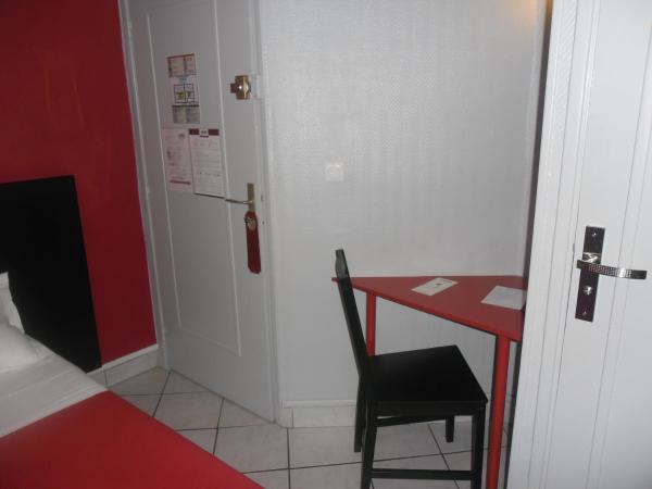Hipotel Paris Montmartre Gare du Nord : photo 5 de la chambre chambre lits jumeaux