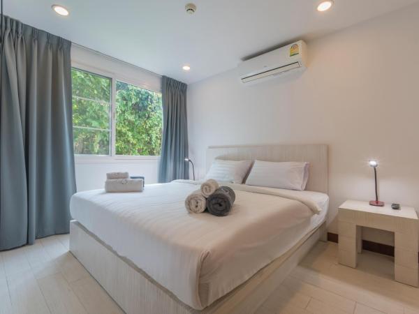 Hill Side Karon Kata Beach Condo : photo 7 de la chambre appartement avec vue sur la montagne
