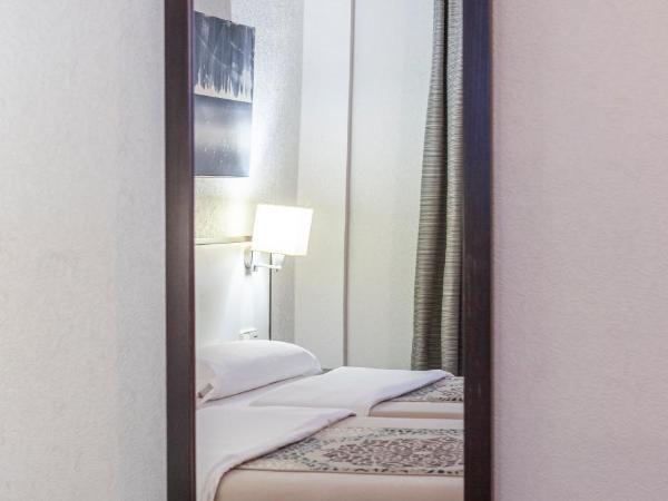 Hotel Macià Plaza : photo 9 de la chambre chambre double ou lits jumeaux