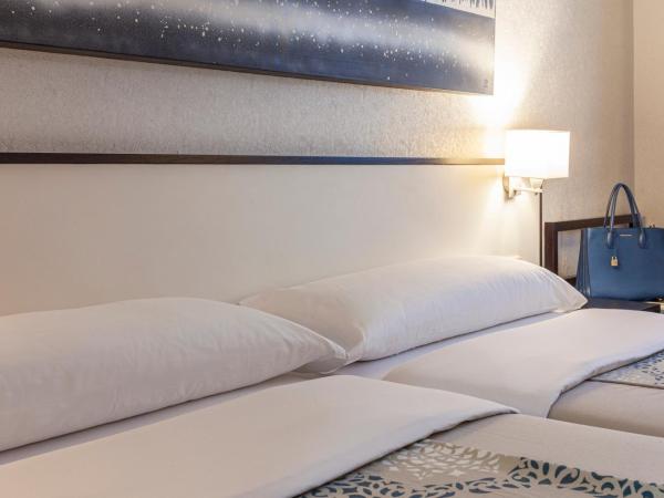 Hotel Macià Plaza : photo 10 de la chambre chambre double ou lits jumeaux