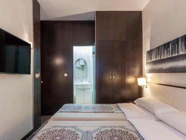 Hotel Macià Plaza : photo 6 de la chambre chambre double ou lits jumeaux