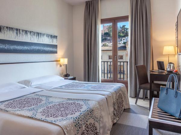 Hotel Macià Plaza : photo 1 de la chambre chambre double ou lits jumeaux supérieure