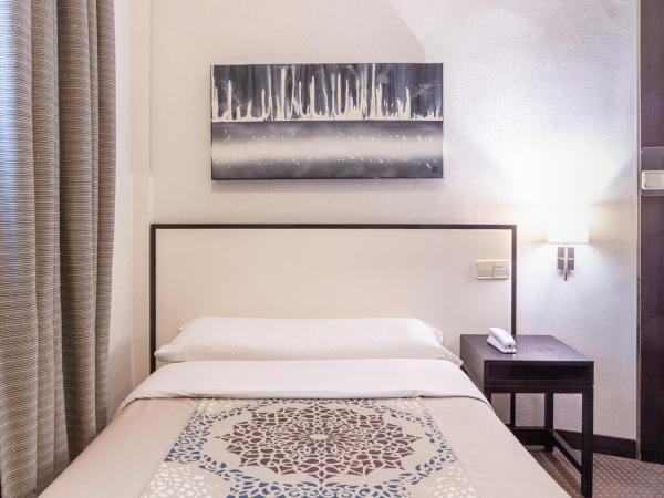 Hotel Macià Plaza : photo 3 de la chambre chambre simple