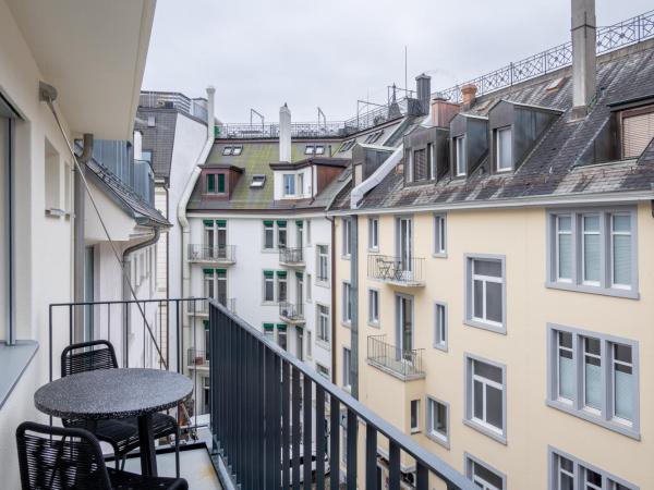 numa I Craft Apartments : photo 2 de la chambre medium studio with kitchenette and balcony