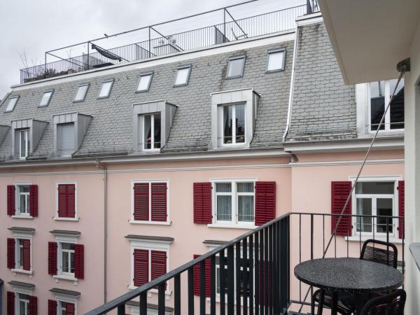 numa I Craft Apartments : photo 2 de la chambre medium studio with kitchen and balcony