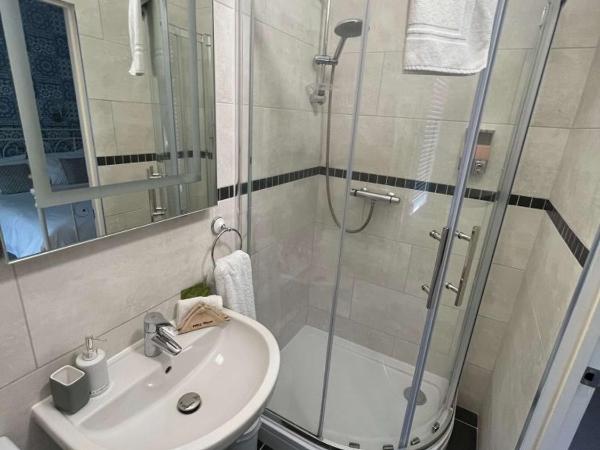 Hotel 50 : photo 6 de la chambre chambre lit king-size - vue sur jardin