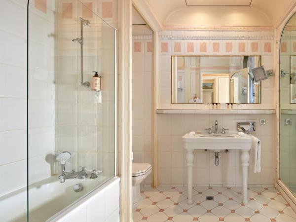 Hôtel Raphael : photo 6 de la chambre chambre boudoir avec terrasse - côté tour eiffel