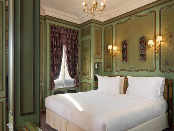 Hôtel Raphael : photo 5 de la chambre suite baverez avec terrasse - tour eiffel