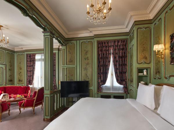 Hôtel Raphael : photo 4 de la chambre suite baverez avec terrasse - tour eiffel