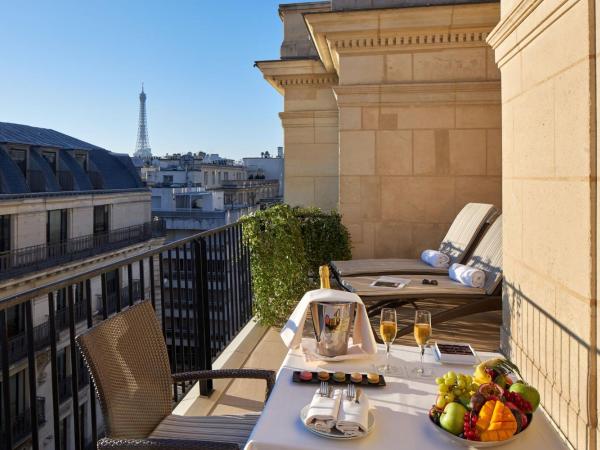 Hôtel Raphael : photo 1 de la chambre suite baverez avec terrasse - tour eiffel