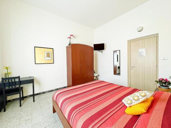 Levante Blu : photo 2 de la chambre chambre double avec salle de bains séparée