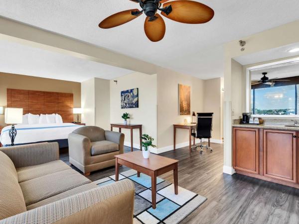 Best Western Orlando Gateway Hotel : photo 3 de la chambre suite lit king-size avec canapé-lit