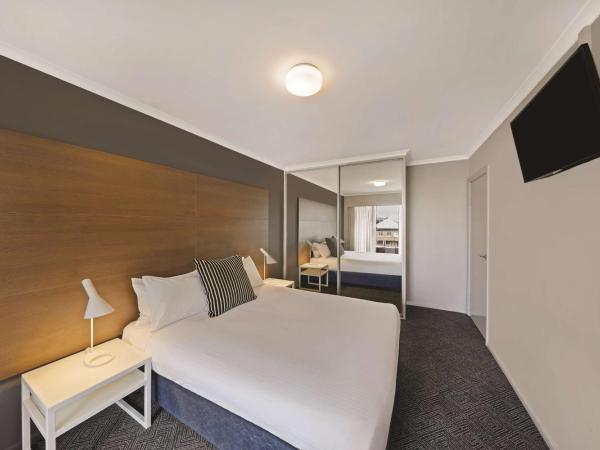 Adina Apartment Hotel Sydney Surry Hills : photo 3 de la chambre appartement 2 chambres avec terrasse à adina surry hills