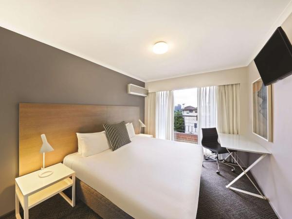 Adina Apartment Hotel Sydney Surry Hills : photo 5 de la chambre appartement 2 chambres avec terrasse à adina surry hills