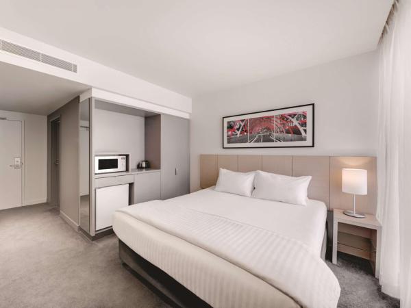 Travelodge Hotel Melbourne Docklands : photo 1 de la chambre chambre lit king-size standard
