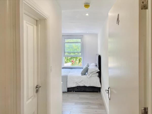 Modern Room in Centrally Located Apartment - Room 4 : photo 5 de la chambre chambre double