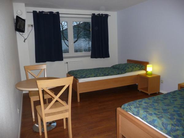 Hansehus : photo 5 de la chambre chambre lits jumeaux avec salle de bains