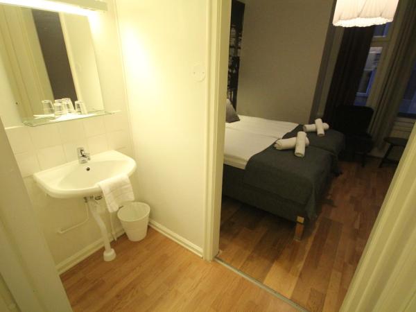 Vattengrändens Vandrarhem & Hotel : photo 2 de la chambre chambre triple avec toilettes communes