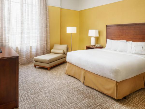 Courtyard Houston Downtown Convention Center : photo 5 de la chambre 1 bedroom presidential suite, king, city view, top floor