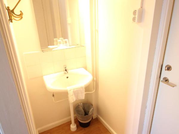 Vattengrändens Vandrarhem & Hotel : photo 3 de la chambre chambre double standard avec salle de bains commune