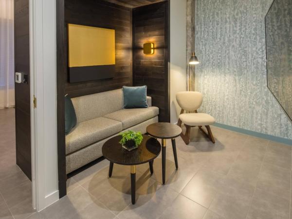 The Hi-Lo, Autograph Collection : photo 2 de la chambre suite d'angle lit king-size - vue sur ville