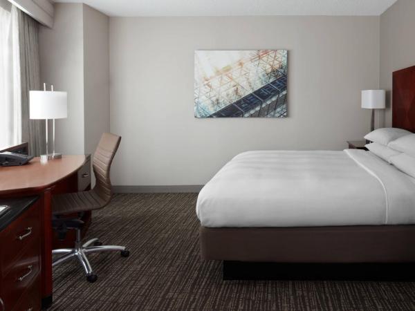 Marriott Downtown at CF Toronto Eaton Centre : photo 1 de la chambre chambre lit king-size