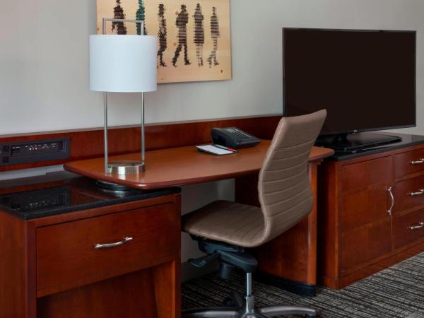 Marriott Downtown at CF Toronto Eaton Centre : photo 3 de la chambre chambre lit king-size