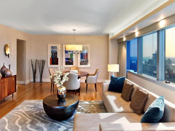 The Westin New York at Times Square : photo 5 de la chambre suite renewal 1 lit king-size - vue sur toîts