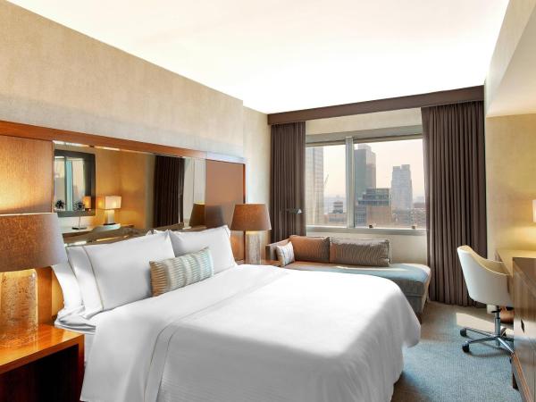 The Westin New York at Times Square : photo 4 de la chambre suite renewal 1 lit king-size - vue sur toîts