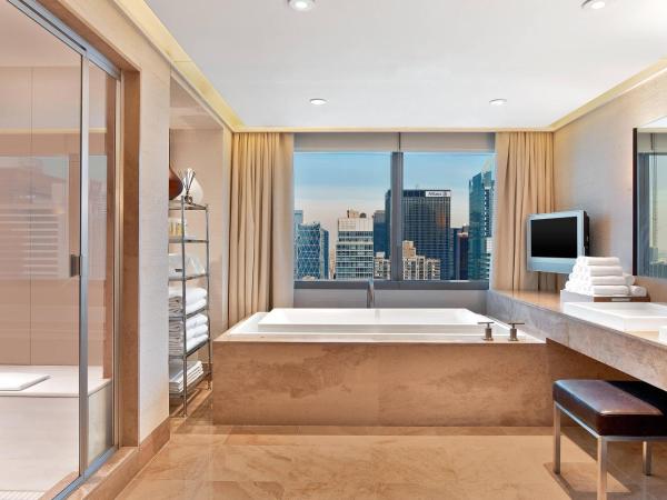 The Westin New York at Times Square : photo 6 de la chambre suite renewal 1 lit king-size - vue sur toîts