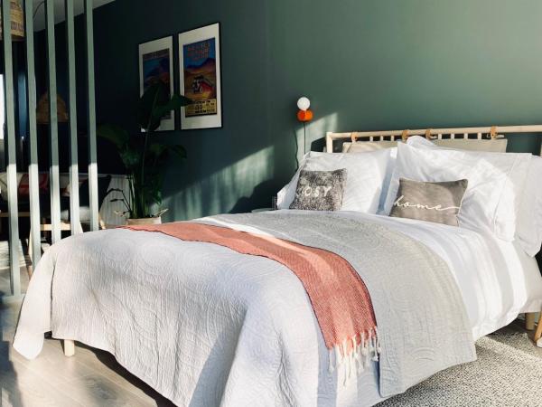 The Green Room guest suite : photo 4 de la chambre chambre double deluxe avec douche