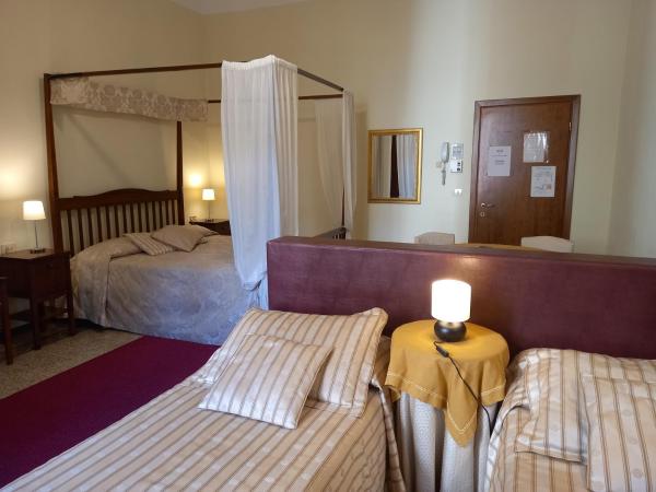 Hotel Tourist House : photo 1 de la chambre chambre quadruple