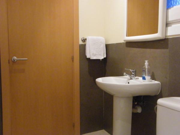 Pensión Corona : photo 3 de la chambre chambre double ou lits jumeaux avec salle de bains commune