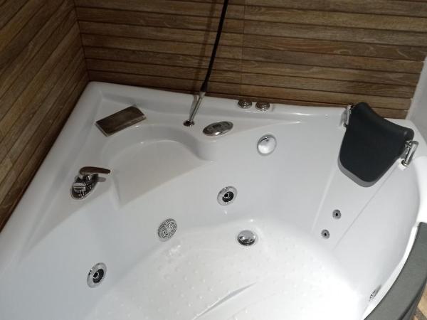 Eternity Alicante : photo 4 de la chambre chambre double avec baignoire spa