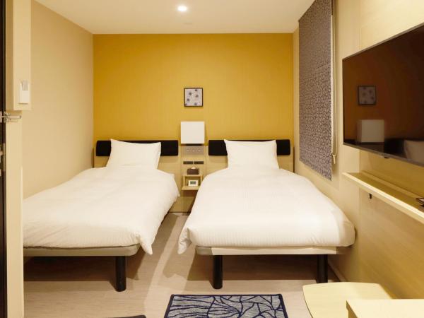 Hotel Nihonbashi Saibo : photo 1 de la chambre deux chambres communicantes (1 lit double et 2 lits simples) - non-fumeurs