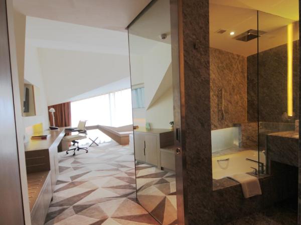 Vivanta New Delhi, Dwarka : photo 5 de la chambre chambre lit king-size deluxe - vue sur ville