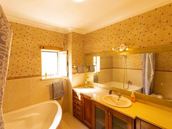 Pineapple Surf House : photo 10 de la chambre chambre double avec salle de bains privative