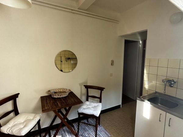 Charming Room in the heart of Locarno : photo 1 de la chambre chambre double avec salle de bains privative