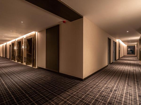 The Residency Towers : photo 1 de la chambre club suite with complementary - lounge access (high tea & happy hours), 4 pieces laundry per day and two-way airport transfers