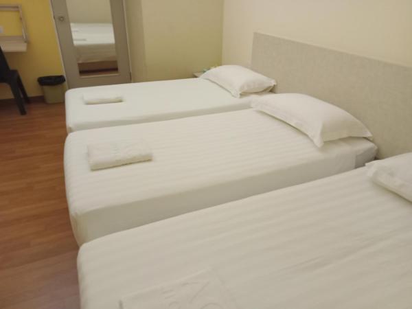 1ACS Residence : photo 1 de la chambre chambre triple