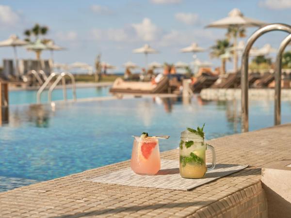 Nautilux Rethymno by Mage Hotels : photo 7 de la chambre suite junior avec piscine privée - vue sur piscine